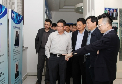 2017年，时任中组部副部长周祖翼一行正点游戏调研